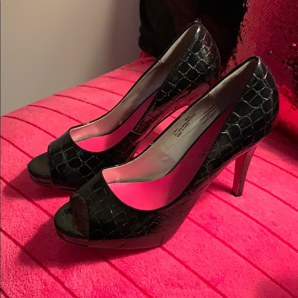 Adorb peep toe high heels